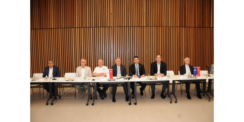 İzmir İş Dünyası EGİAD Toplantısı'nda Bulundu