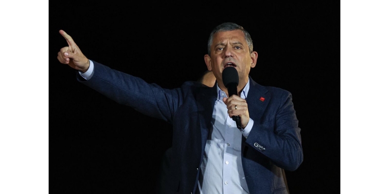 CHP Lideri Özel, İstanbul’da Öğrenci Yurdu Açılışında Konuştu: “100 Yurt, 1000 Kreş Hedefindeyiz”