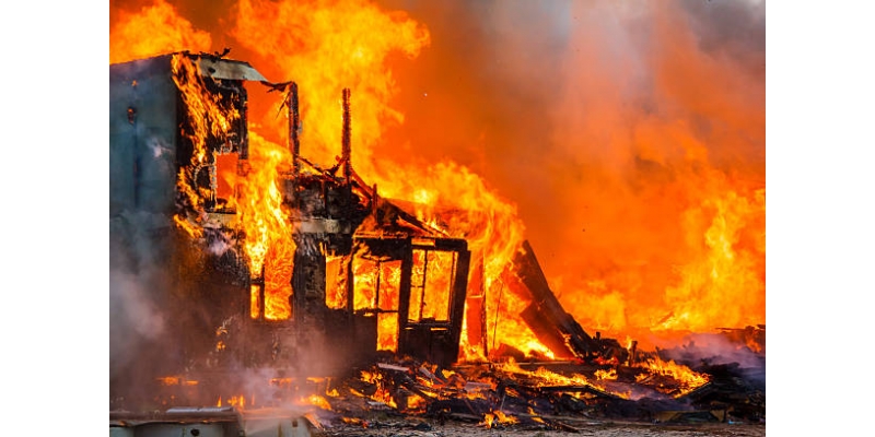 Beyoğlu’nda Havai Fişek Faciası: 6 Kişi Dumandan Etkilendi