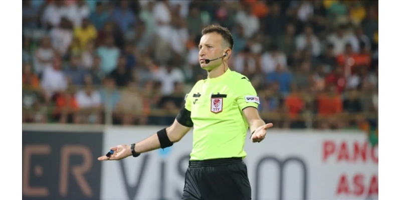 Beşiktaş - Galatasaray maçının hakemi belli oldu!