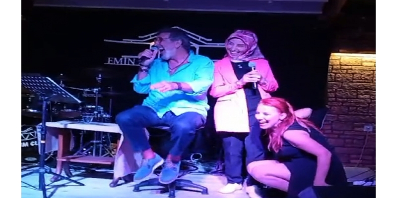 CEM ÖZER VE KIVILCIM KALAY İKİLİSİ SAHNEDE